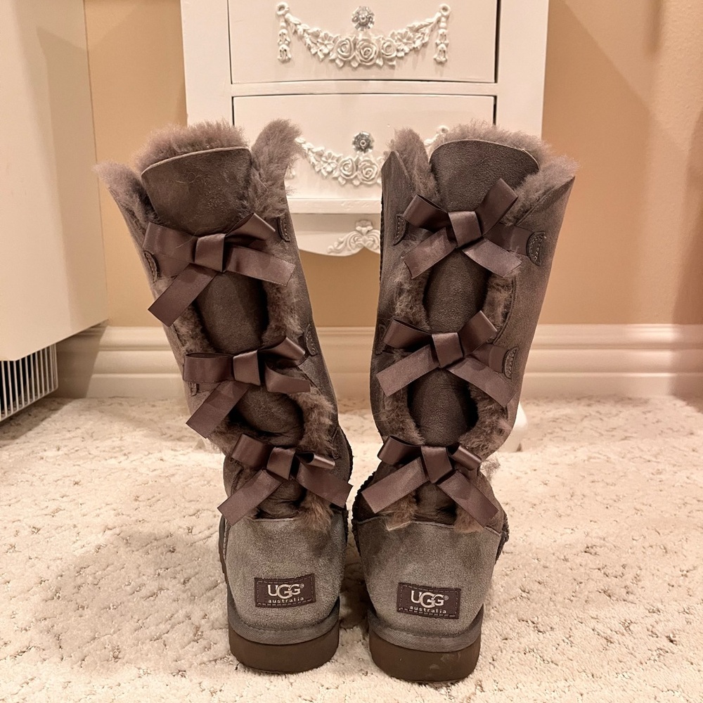 Grey Ugg Boots With Bows